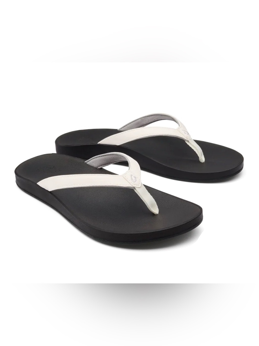 OluKai Puawe White Leather Flip Flops